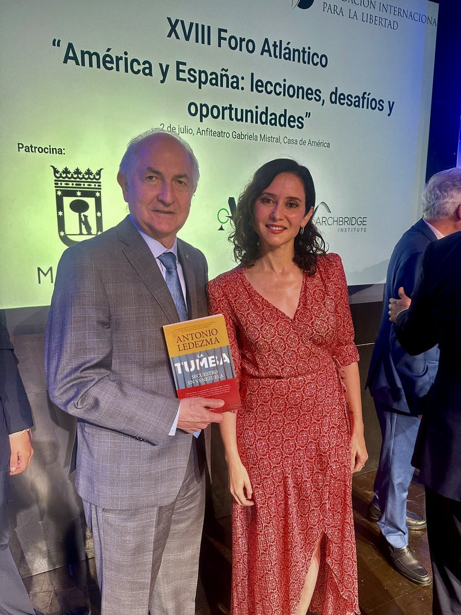 "Somos un país pobrísimo porque nos robaron la democracia y la riqueza"

antonioledezma.net/blog/venezuela…