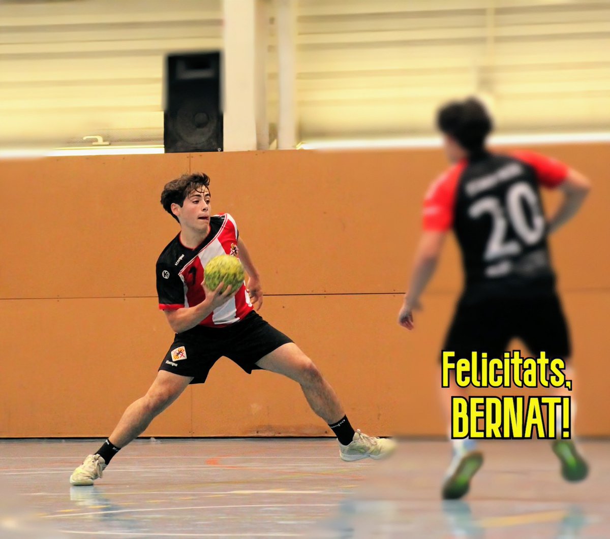 ‼️Avui en @bernat_gamu , jugador del nostre #primerequip , celebra el seu aniversari.
Moltes felicitats, Berni! Gaudeix d'un gran dia!
🔴⚪🔴⚪🔴
#orgullósdeserdelVic