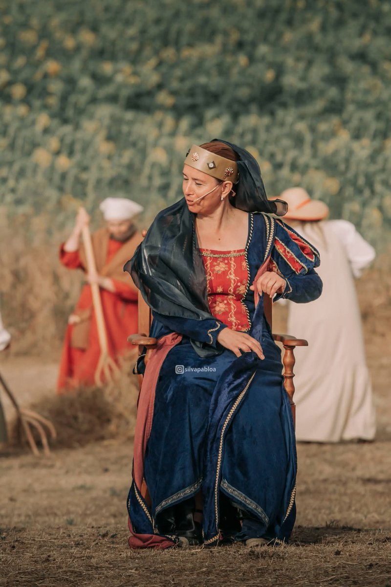 batallatapuerca's tweet image. Estefanía de Foix, reina de Pamplona-Najera, en la Representación Histórica de la #BatalladeAtapuerca, #FiestadeInterésTurístico de #CastillayLeón
¡Ven a disfrutar de nuestra #historia el domingo 24 de agosto en #Atapuerca, #Burgos!
📷 SP fotografía