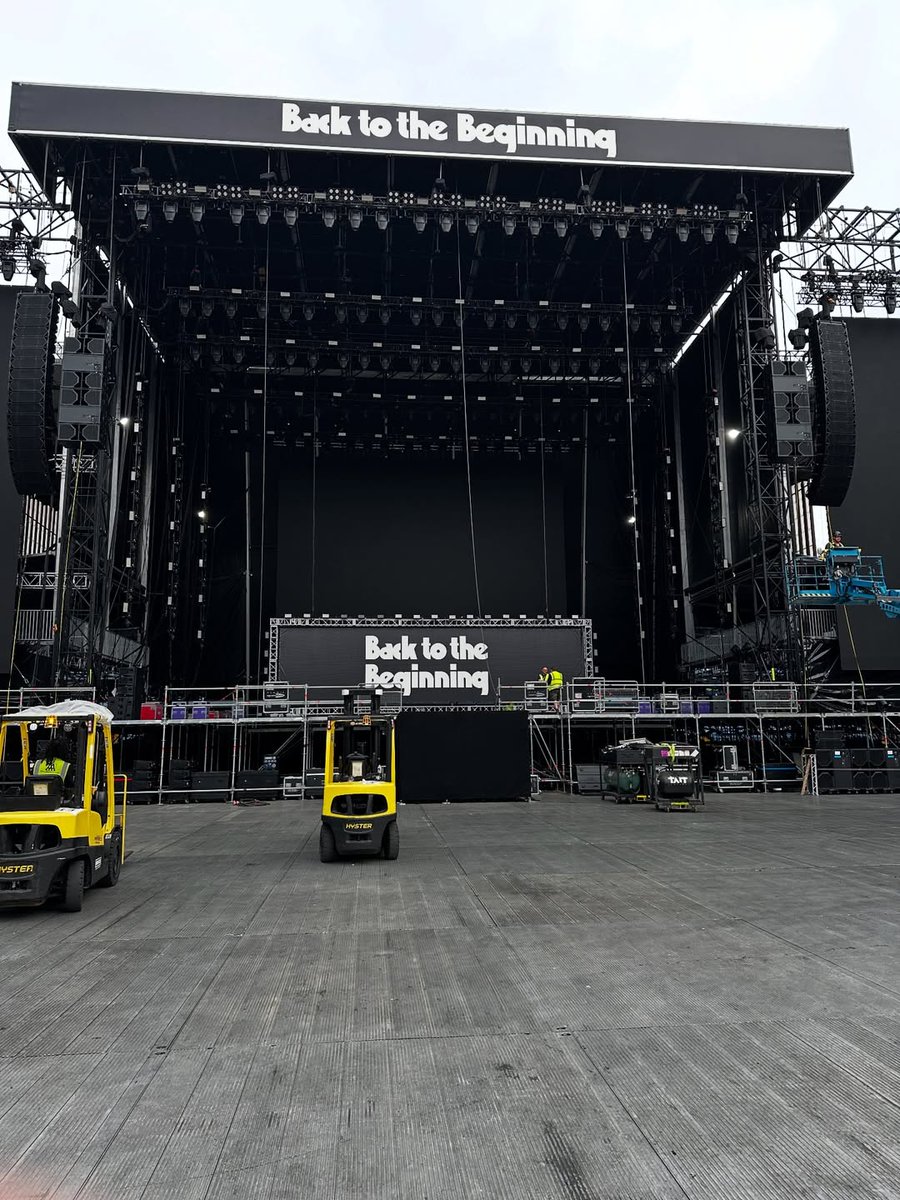 ivannieblas's tweet photo. Los géneros derivados de BLACK SABBATH, el escenario armado para el concierto, el POSTER OFICIAL del show y un mural en Birmingham. #ElOráculoDeSabbath https://t.co/1ZCz4lkB20