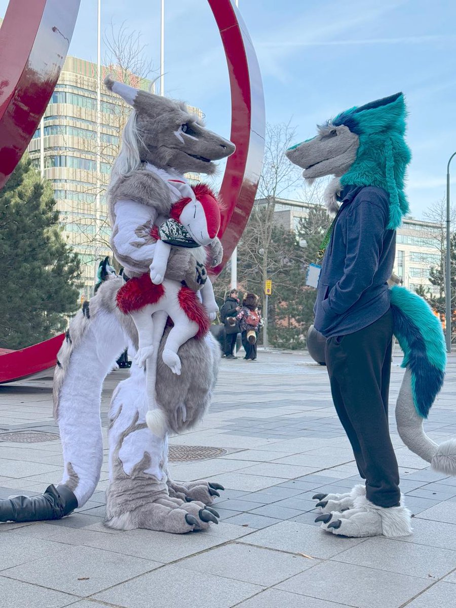 Happy #FursuitFriday! Talking about deep thing's with <a href="/Ground1556/">Ground</a> what could  it be?  
 
🧵kiesell by <a href="/Shiryuakai/">Shiryudesign</a>
📷 by Huscai