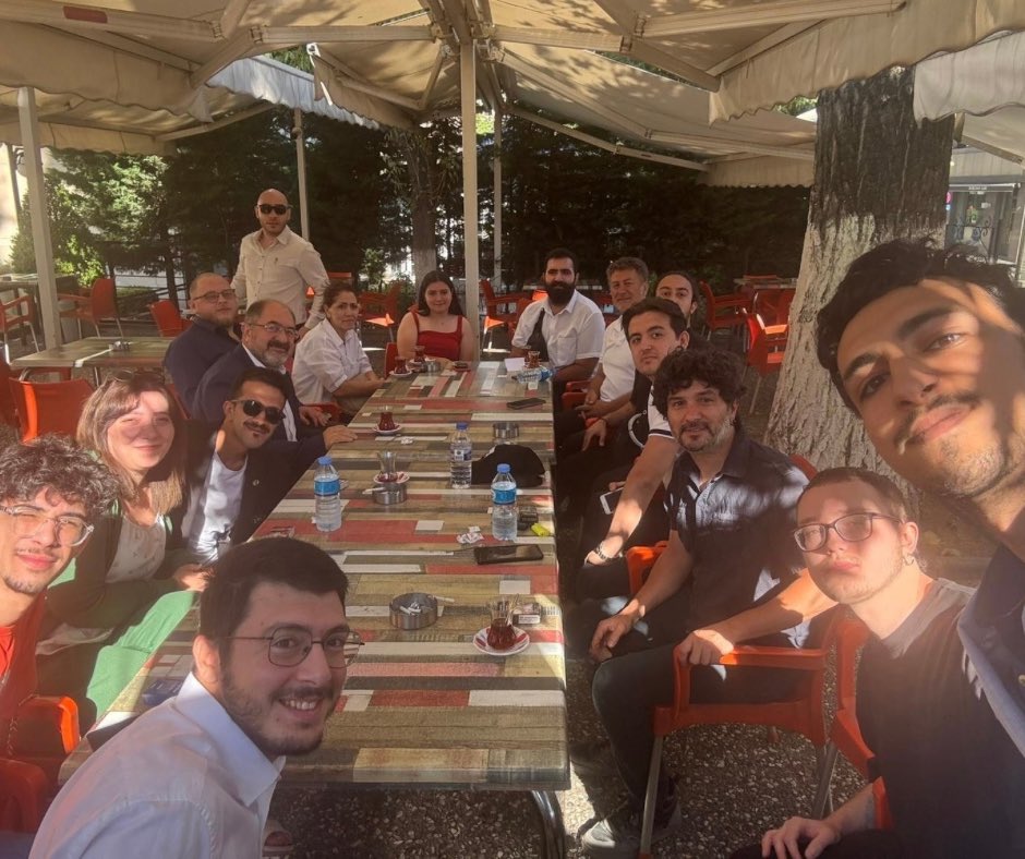 📍Bursa Adliyesi

Bursa’da 19 Mart sivil darbesine karşı demokratik tepkisini gösteren gençler bugün bir kez daha hakim karşısına çıkıyor.
Duruşma öncesi gençlerimizle birlikteyiz.
Gençliğin cesaretini, umudunu, direncini savunmaya devam edeceğiz.