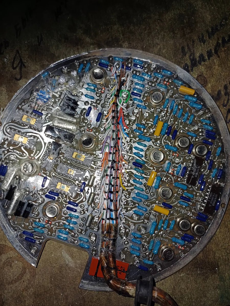FPGAX_'s tweet image. The circuit board of the U.S. AGM-88 HARM anti-radiation missile, priced at $3.54 million per unit