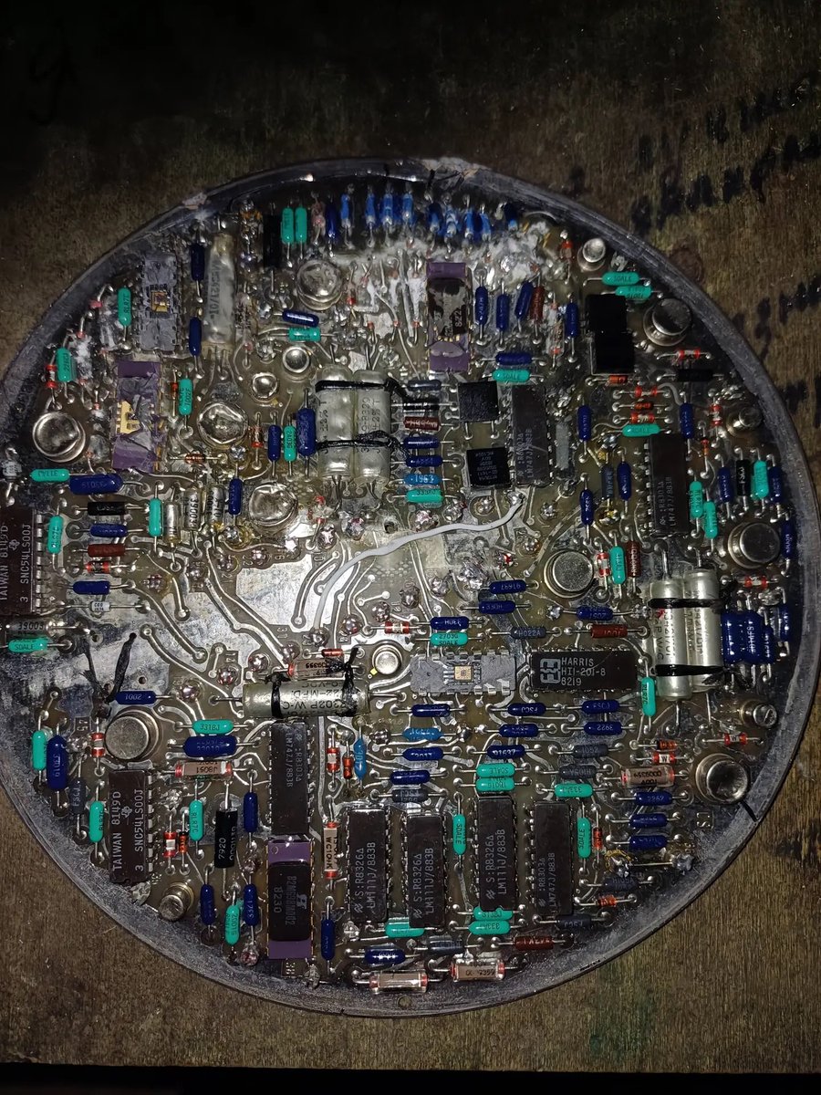 FPGAX_'s tweet image. The circuit board of the U.S. AGM-88 HARM anti-radiation missile, priced at $3.54 million per unit