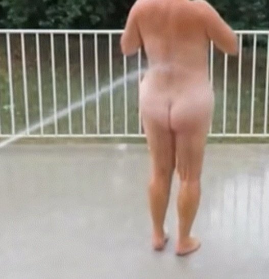 E poi la tua amica fa una sega a tuo marito come prima sborrata ma non sa che è sempre molto carico 
Ora dobbiamo pulire tutto
Per quello che lo voglio sempre dentro a qualche buco 
Buongiorno buongiorno e divertitevi a prenderlo dentro