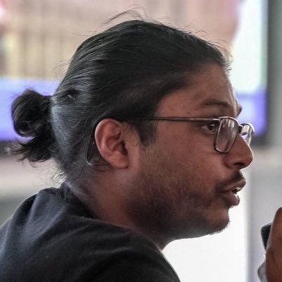 The way <a href="/roshpatel_/">Rosh</a> became a billionaire is insane:
• Borrowed $500 from a client to start
• Got Yahoo to pay $5.7 billion for a dying site
• Outsmarted the dot-com crash with a rare move

Here’s how he made a lifetime fortune before he joined #DefAI revolution @ Allora:🧵