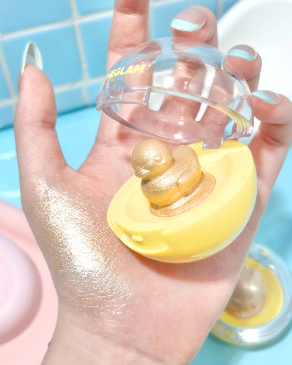 sheglamofficial's tweet image. Swipe for instant sunshine, no bubbles required! 🙌🙌

Our Lucky Duck 3D Highlighter provides a dewy, sunlit sheen that looks straight out of your sweetest daydream ✨🫧

Get your shine on at SHEGLAM.com 💖

#highlighter #viralhighlighter #highlighterglow #SHEGLAM