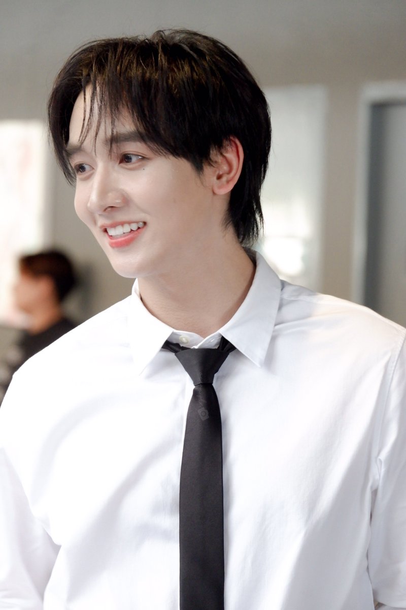 Peak_kongthap_p's tweet photo. เหมาะมาก เหมาะกับเสื้อขาว ผูกไทด์ 🤏🏻

 ✿˖°  #KONGTHAPPEAK  ✿˖°
     ✿˖° #กองทัพพีค ✿˖°
#แสนรัก https://t.co/hVVaydbIK0