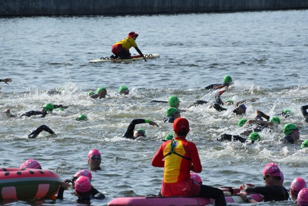 1st_helb's tweet image. 6月29日 #木更津駐屯地 で #KISARAZUTRIATHLON が開催されました!本年はコース付近に航空機を展示し、選手たちは普段見られない航空機をバックに #滑走路 を全力で駆け抜けました。 今年も木更津を拠点とする陸·海·空の指揮官チーム「COMMANDERS」も参戦しました!熱い声援ありがとうございました!