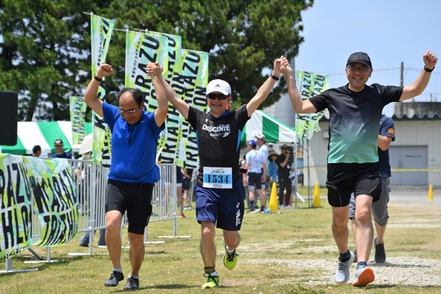 1st_helb's tweet image. 6月29日 #木更津駐屯地 で #KISARAZUTRIATHLON が開催されました!本年はコース付近に航空機を展示し、選手たちは普段見られない航空機をバックに #滑走路 を全力で駆け抜けました。 今年も木更津を拠点とする陸·海·空の指揮官チーム「COMMANDERS」も参戦しました!熱い声援ありがとうございました!