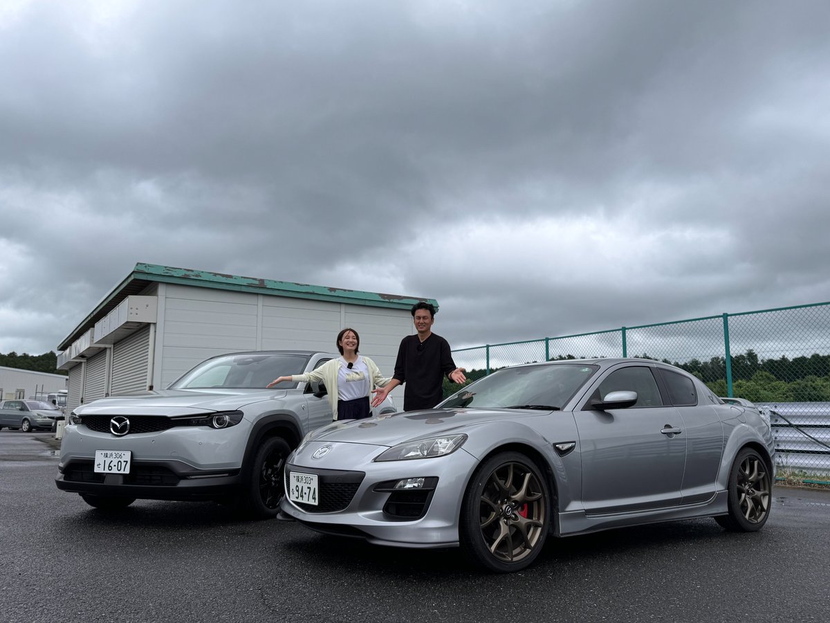 CARPRIMEJPN's tweet photo. ＼21:00公開！ロータリーは永遠か？🚗／
今回のカープライムは、谷口信輝さんがマツダRX-8とMX-30を伊藤梓さんと試乗します！RX-8とMX-30は、新旧のロータリーを搭載しており（MX-30は発電���用）、観音開きも一緒という共通項のある2台。Rotary-EVはロータリーの未来を繋げてくれるのか？またロータリーを搭載したスポーツカーが登場してくれるのか？ロータリーの現在地点を改めて探ります。😌
https://t.co/kG8SfodWmv