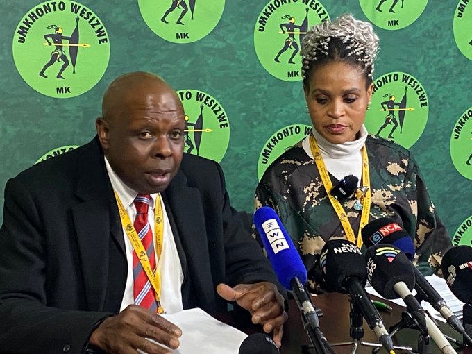 Wanda855669465's tweet photo. My love for the MK party had started afresh 🖤💚. Bese ngiphelelwa amandla. https://t.co/zf6F0yDmGP