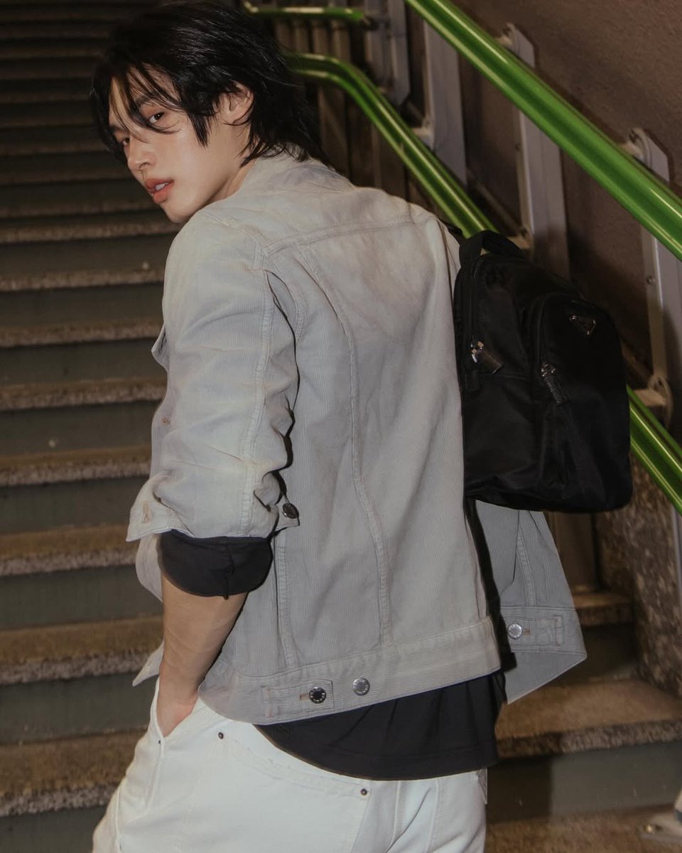 หันหลังยังไงให้หล่อมาดูนี่ค่ะ 🔥

WIN STUNNING IN PRADA

#PRADASS26xWIN
#PRADASS26 <a href="/Prada/">PRADA</a>
#PradaPeople
#winmetawin <a href="/winmetawin/">Winmetawin</a>