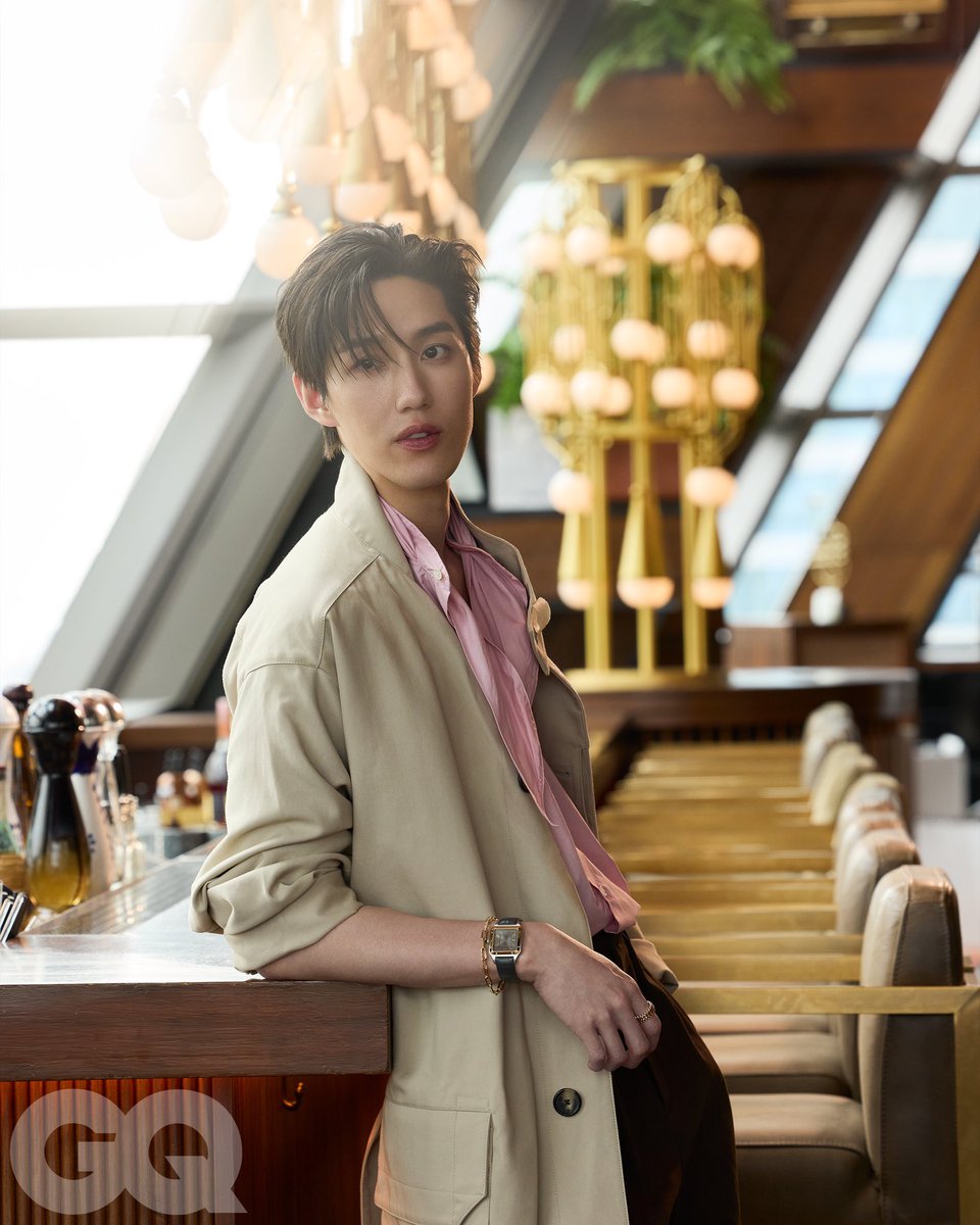 นิตยสารฉบับพิเศษ #GQWatches เดือนกรกฏาคม ประจำปี 2025 นี้ พบกับ #ต่อธนภพ ลีรัตนขจร นักแสดงหนุ่มที่หลงใหลในนาฬิกา วางแผงเร็วๆ นี้ ทุกแผงนิตยสารชั้นนำทั่วประเทศ
.
ต่อ-ธนภพ สวมนาฬิกาและเครื่องประดับจาก <a href="/Cartier/">Cartier</a> 
 
#GQWatchesxTorThanapobxCartier
#CartierThailand #SantosdeCartier
#GQ