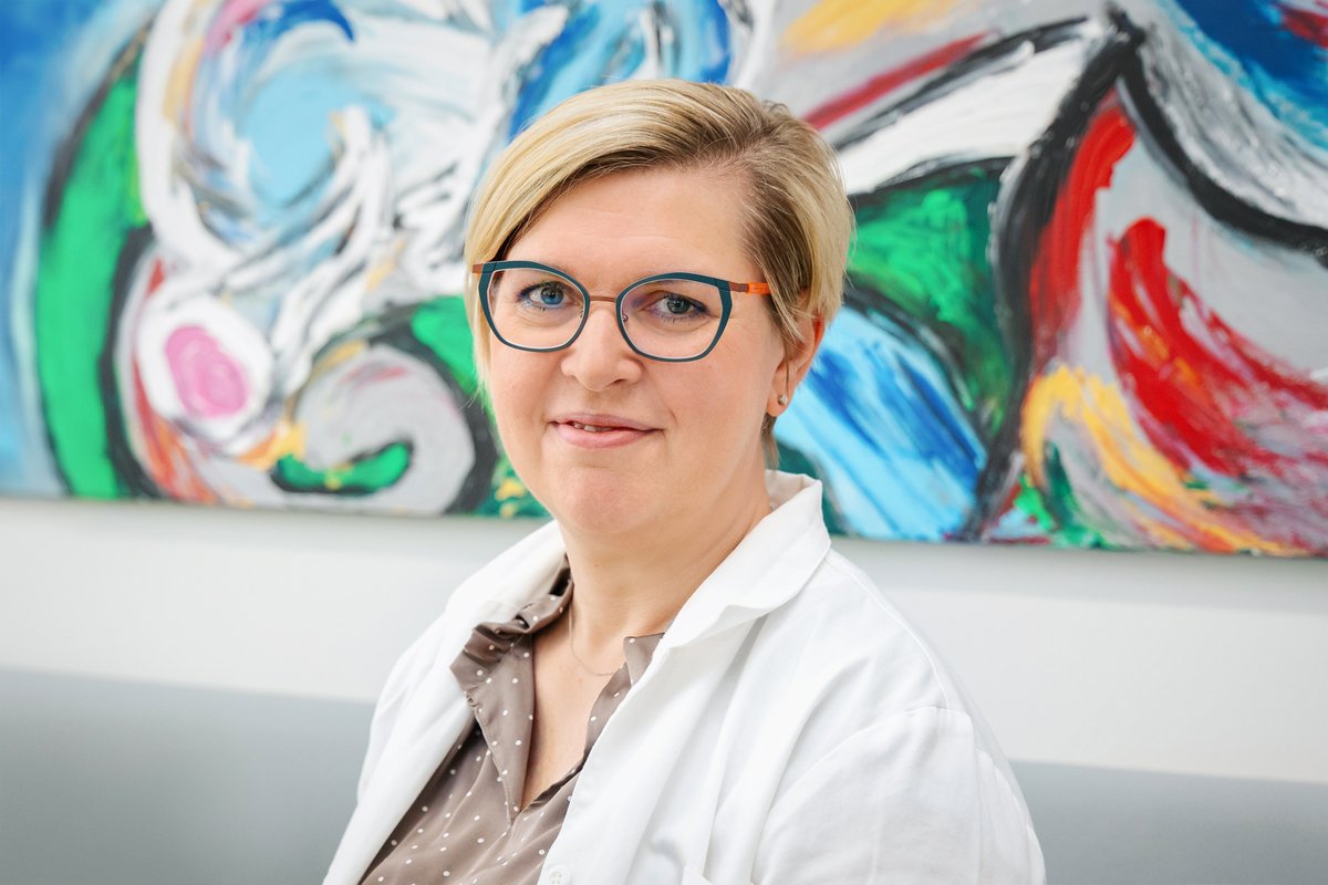 FN_Ostrava's tweet image. 👶Oddělení neonatologie @FN_Ostrava🏥, které se zabývá péčí o novorozence, dlouhodobě dosahuje výborných výsledků. @zdravydenik pořídil rozhovor s jeho primářkou Hanou Wiedermannovou. Řeč byla mimo jiné i o tom, jak náročná je cesta k práci neonatologa.
👉Celý rozhovor si můžete…