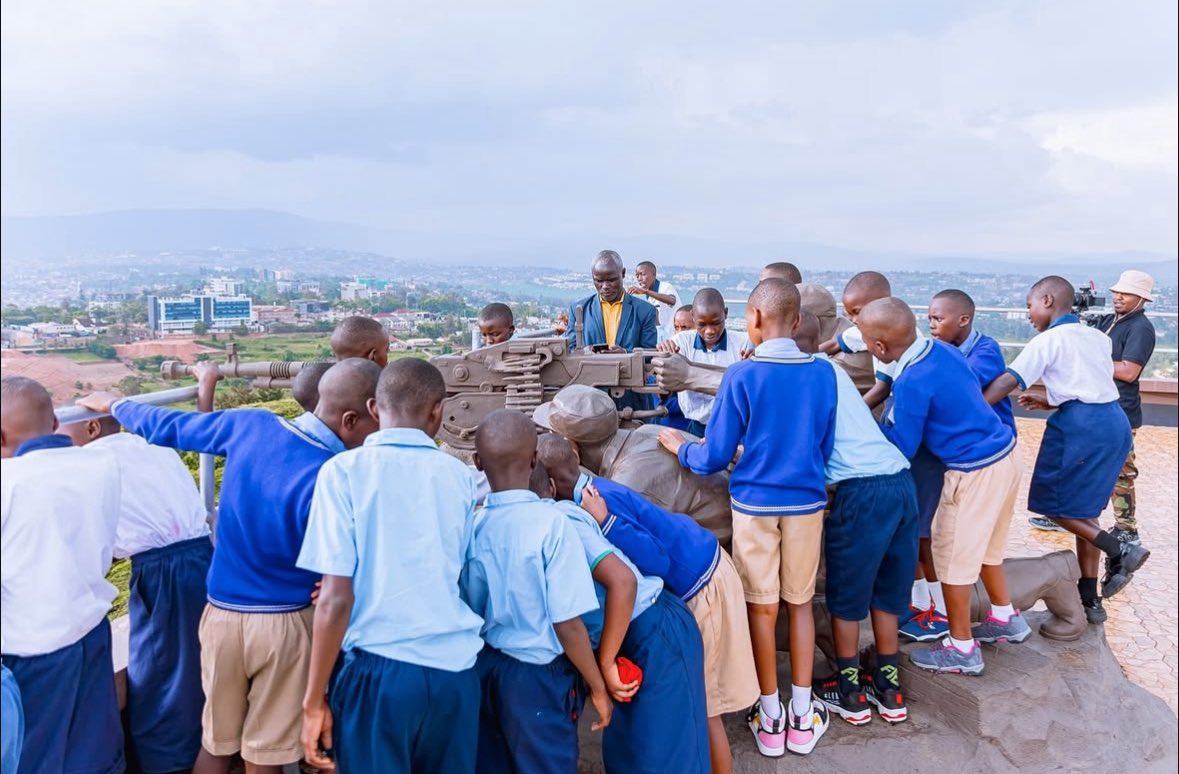 I had the great honor to introduce to those children our heroes, who brought this country together through their sacrifice.
 
HAPPY LIBERATION DAY 31🇷🇼 #Kwibohora31