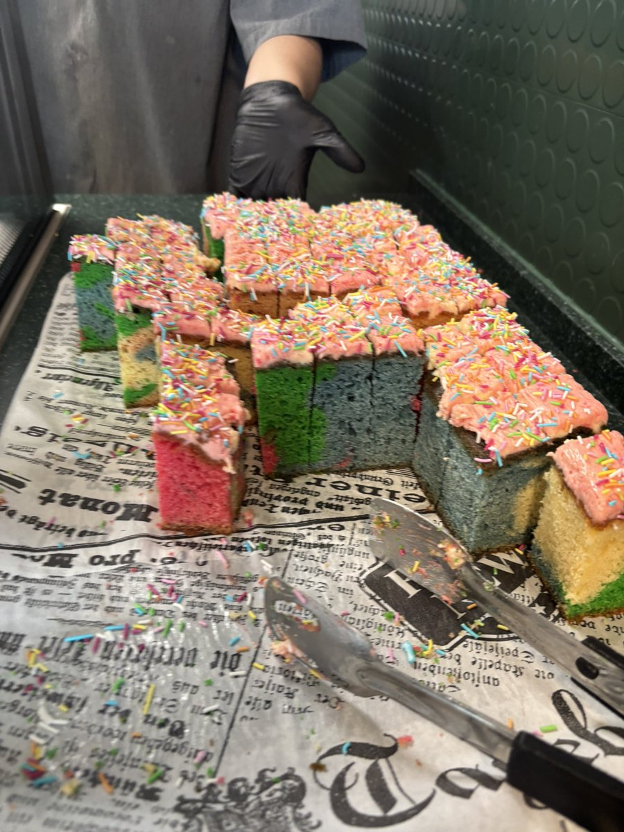 Да будет прайд 🏳️‍🌈 в столовке! 😍