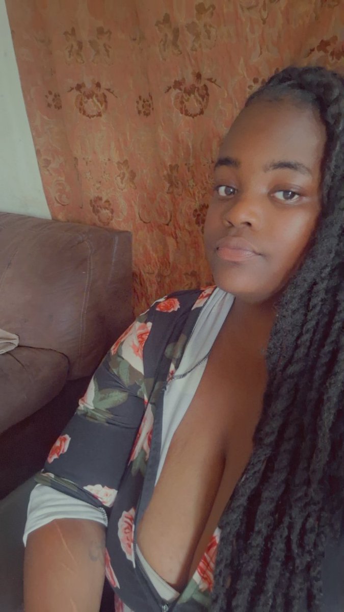 breeporter97's tweet photo. Taking pics enjoying life 
I be big chilling
Im big happy why yall be big madd 😝 https://t.co/baFF4XHkub