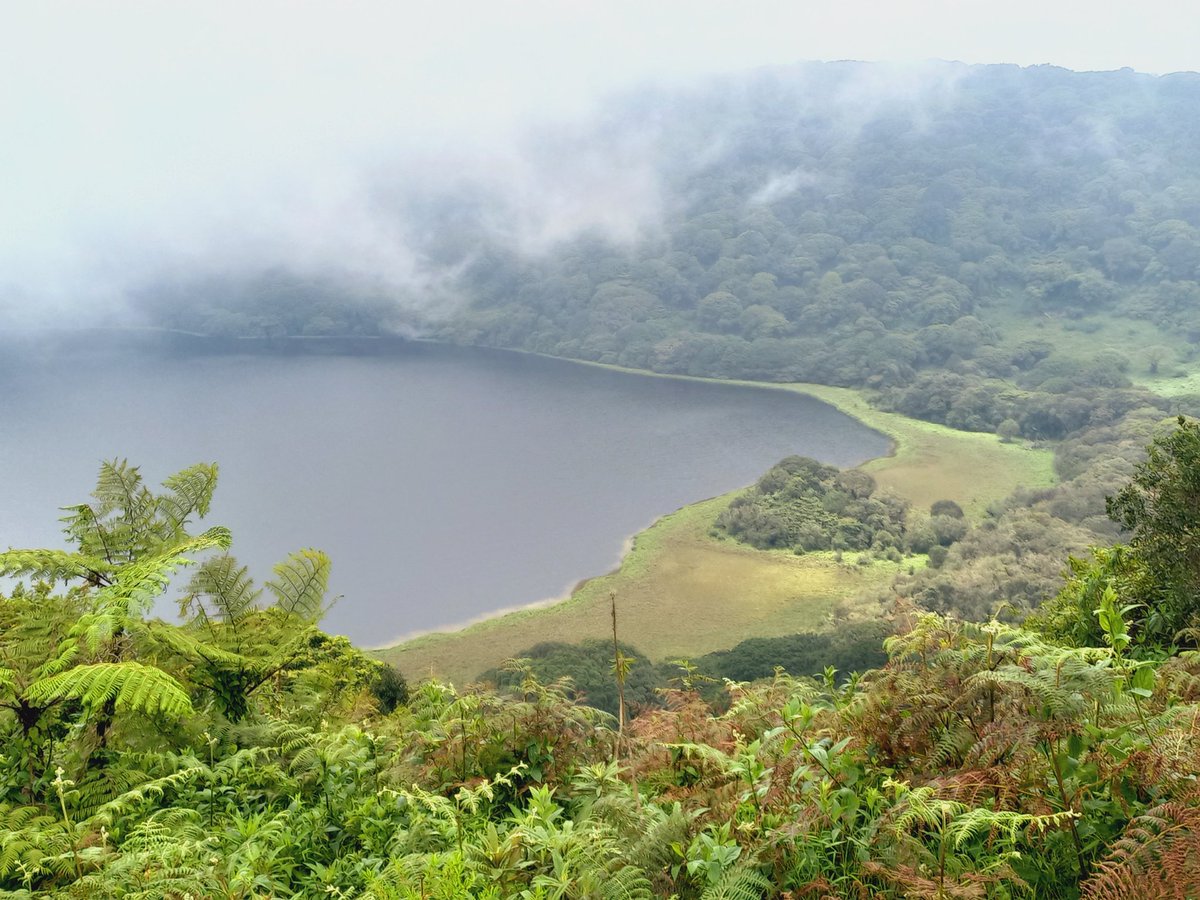 El lago Biao se encuentra en la caldera de un volcán, cerca del pueblo de Moca.