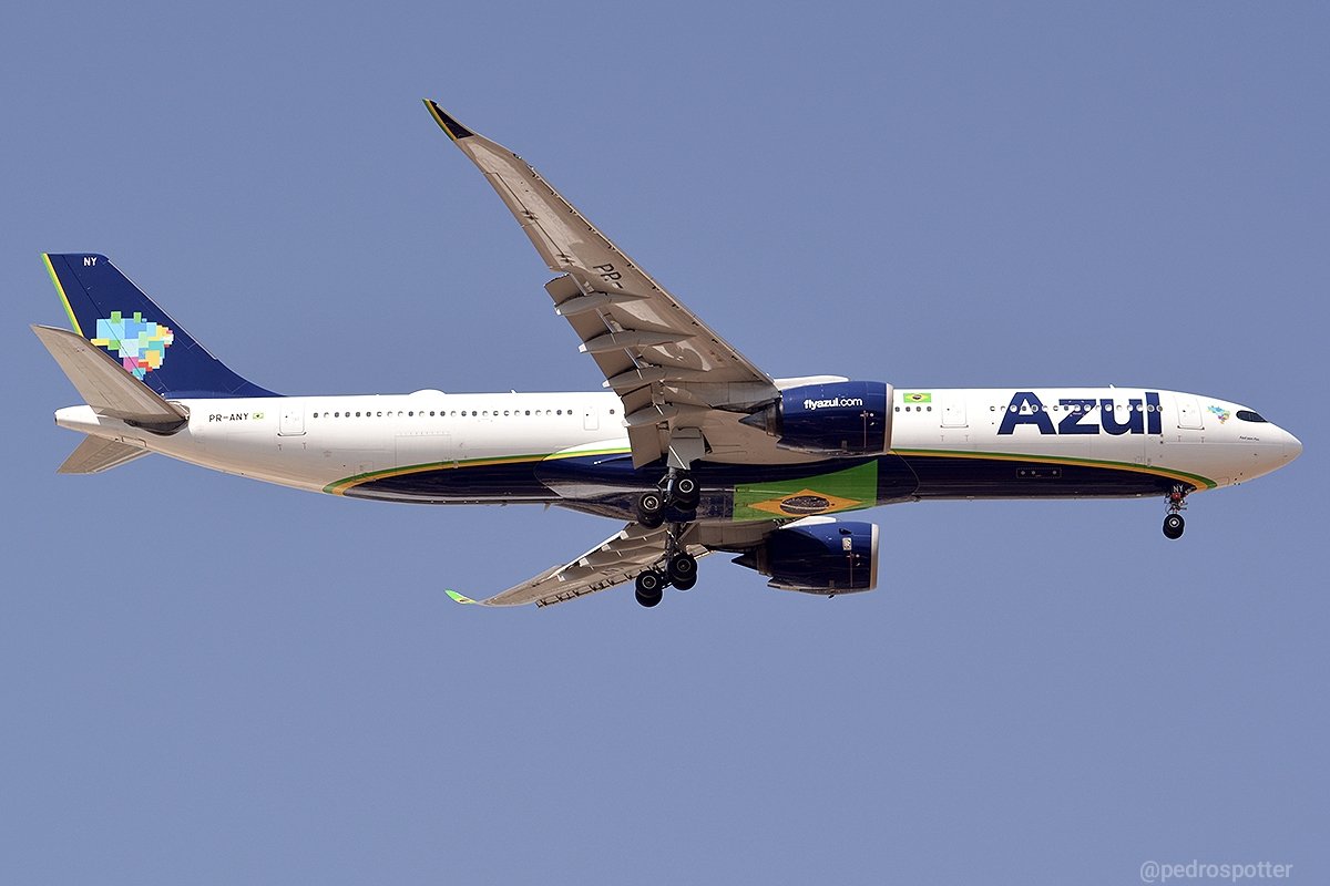 pedrospotter's tweet photo. #BuenosDias hoy #Viernes aterrizamos con el vuelo AD8754 procedente de #Campinas (VCP)
✈️
#Airbus #A339 (PR-ANY) @azulinhasaereas
Bautizado como Azul sem fim
✈️
#aviation #aviationdaily #aviationnews #aviation4u #spotter #aviationphotography #aviationlover #Linhas #Brasileiras https://t.co/m1fcuPCIIP