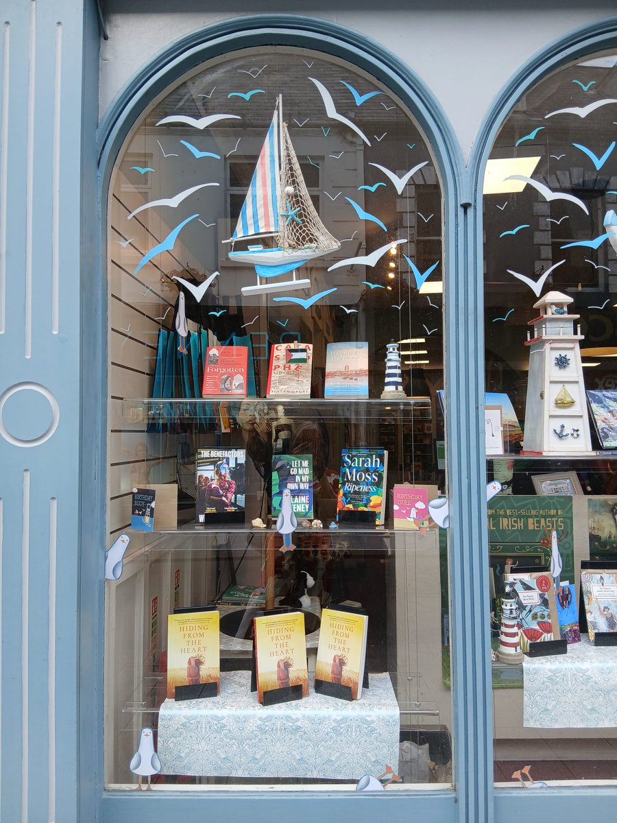 maamvalley's tweet image. How lovely to have my book in ghe window of Liber Bookshop, Sligo @magnumlady @chrisbe74023413 @doogarry @joancooke5 @HawHillFarm Super night at launch