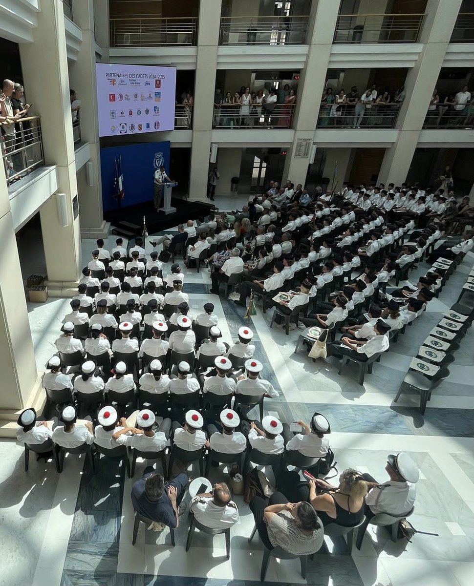 519eRt's tweet image. Retour en images sur la remise de diplômes des cadets de La Défense du Var mercredi à Toulon #lienarmeenation #cadetsdeladefense #519ert