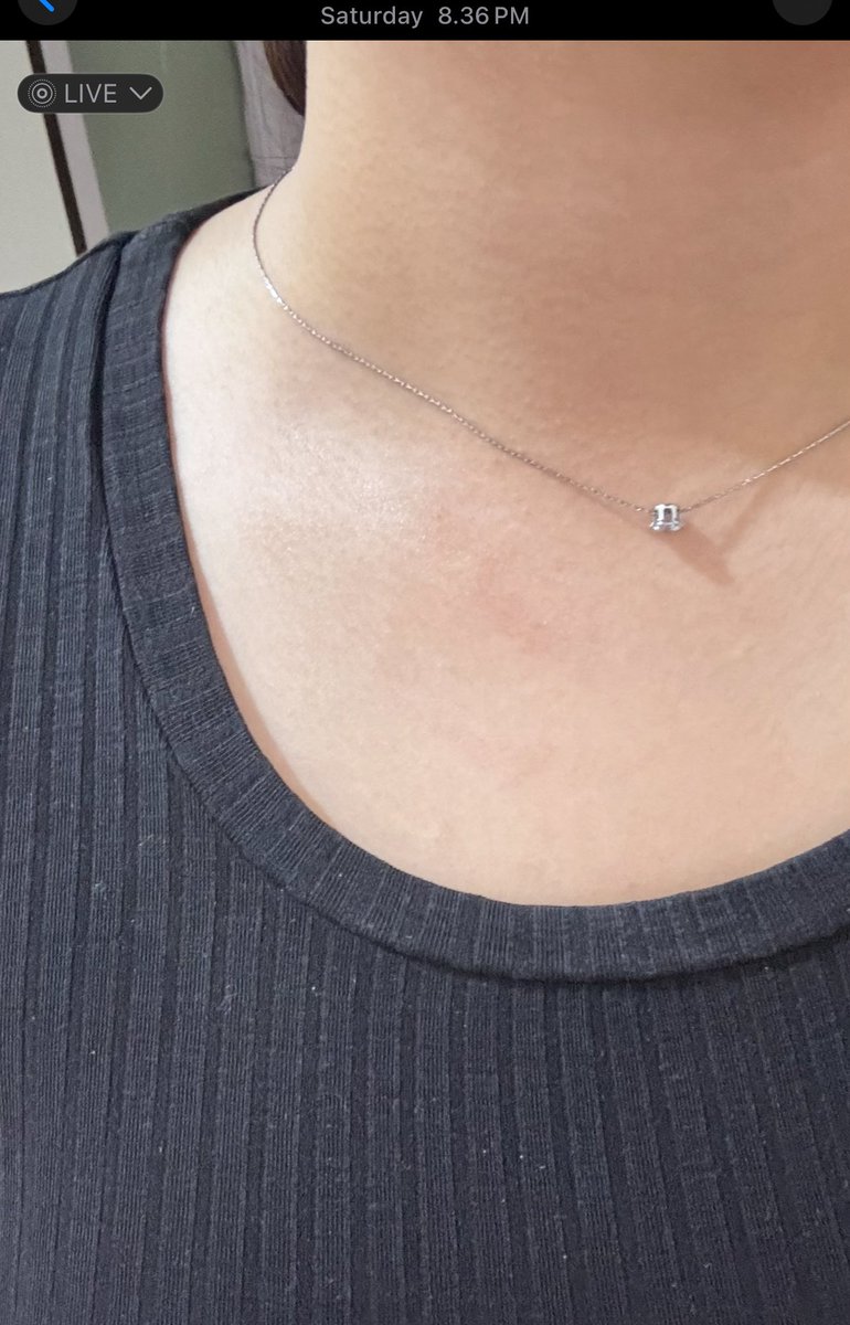 YangAkuPake's tweet photo. ⏱️ Aku coba di badan yang baru merah karena iritasi ringan.

Dalam waktu < 1 jam, tone kulit jadi merata lagi. 

No filter.
No makeup.
Just healing.

(LIAT JAM) https://t.co/sbmGuRxeI7
