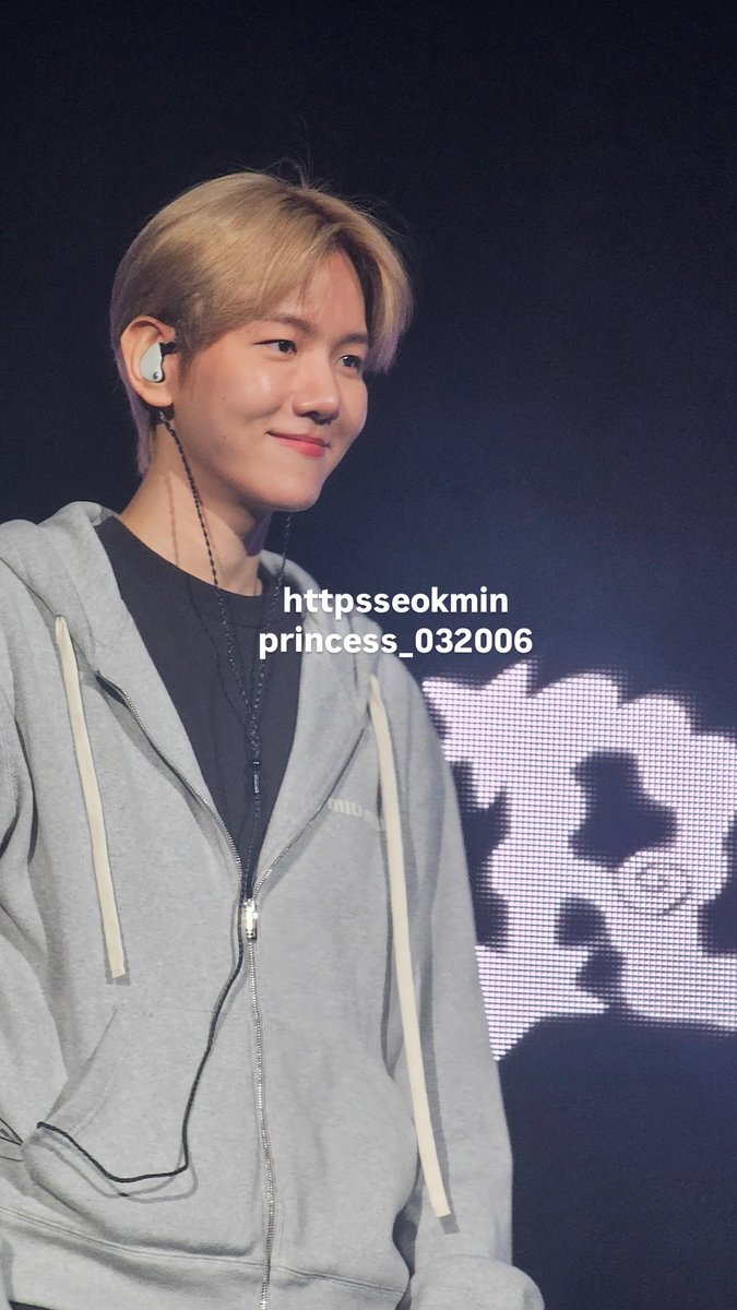 httpsseokmin's tweet image. 백현 오빠 사랑해 &amp;lt;3
baekhyun i love you !!

#BAEKHYUNinOAKLAND #REVERIEinOAKLAND #BAEKHYUN