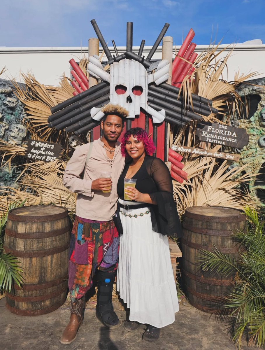 _jarulian's tweet photo. @tiaragoesremote Hi, my girlfriend (29) &amp; I (32) have done UGC &amp; TTS for brands like Crocs &amp; Heely’s &amp; would love to help with this campaign! Below is our TikTok &amp; Portfolio:
https://t.co/jkbNGgKYMg
💼: https://t.co/0zyjsgBjBh
✉️: julescloudbiz@gmail.com https://t.co/sFtyOv1TSK