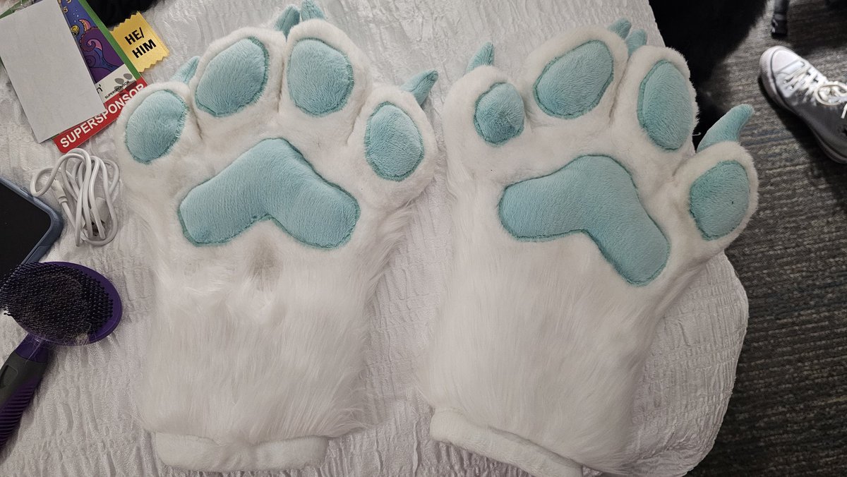 FadedFox's tweet image. Thank you to everyone that helped me look for my handpaws they have been found and they are back in my possession