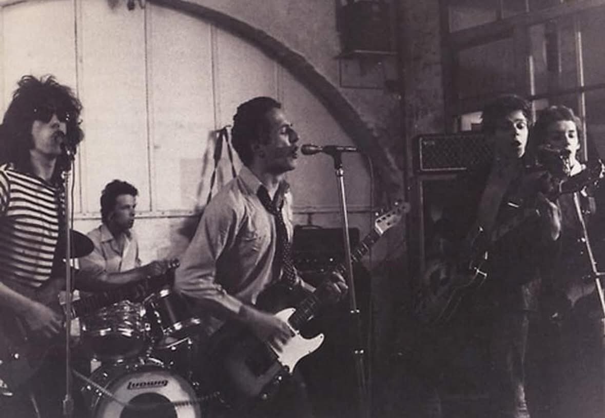 JoeStrummer's tweet image. On this day, 4th July, 1976, The Clash played their debut gig at the Black Swan in Sheffield, opening for the Sex Pistols. When did you first hear “the only band that matters”?
#TheClash
#JoeStrummer