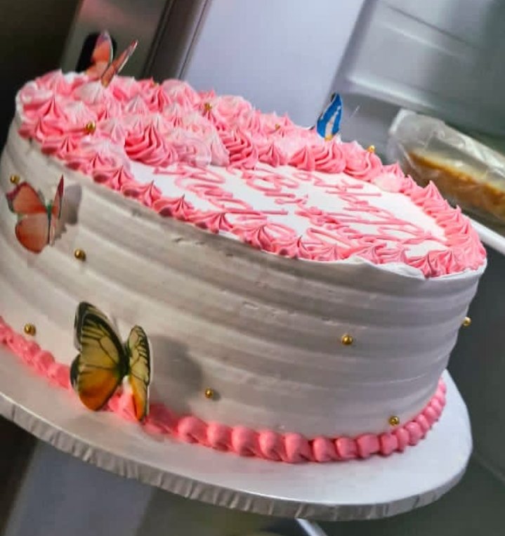 TheMacosGrills's tweet image. "Celebrate your special day with a delicious cake from Macos Grills! 🎉🎂 Our custom creations are baked to perfection, ensuring your birthday is as sweet as it is memorable. Order now and let us make your celebration unforgettable! #BirthdayBliss #MacosGrills"