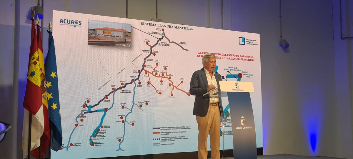 📷Os dejamos unas imágenes del multitudinario acto de presentación del proyecto de abastecimiento a Campo de Calatrava desde la Llanura Manchega que va a ejecutar <a href="/AcuaEsSA/">AcuaEs S.A.</a> con una inversión de 95M

Nuestro director técnico explicó el proyecto ante <a href="/garciapage/">Emiliano García-Page</a> y los alcaldes de
