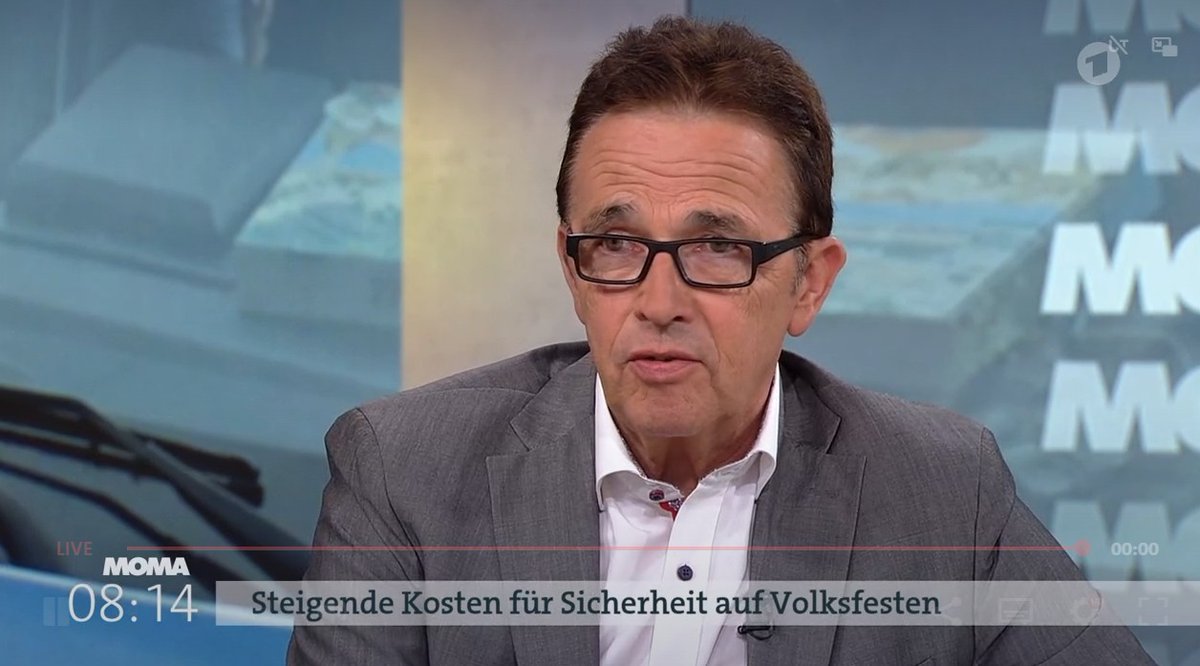StGBNRW's tweet photo. Präsident Prof. Dr. Christoph Landscheidt war zu Gast im ARD-Morgenmagazin. Thema: Veranstaltungssicherheit.

Hohe Sicherheitsauflagen machen die Organisation von Volksfesten aufwändiger.

Landscheidt mahnte zu Augenmaß, um das Feiern in Freiheit und Sicherheit zu ermöglichen. https://t.co/38e6tW8ilK