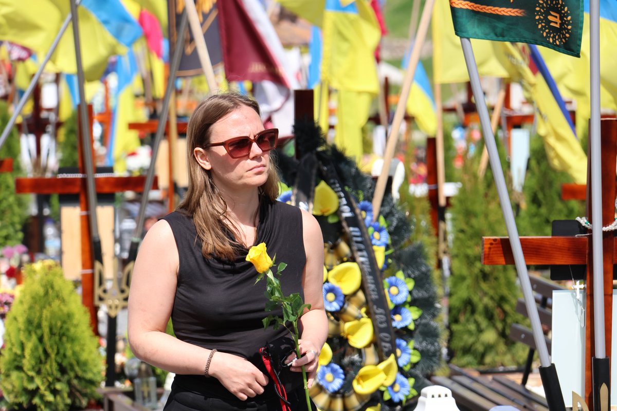 FrittUkraina's tweet image. Å forlate Ukraina føles ikke som lettelse. Det føles urettferdig.
Marie Bu Jacobsen deltok nylig på en transport til Ukraina. Les hennes sterke tekst i Bergensavisen
ba.no/marie-bu-jacob…