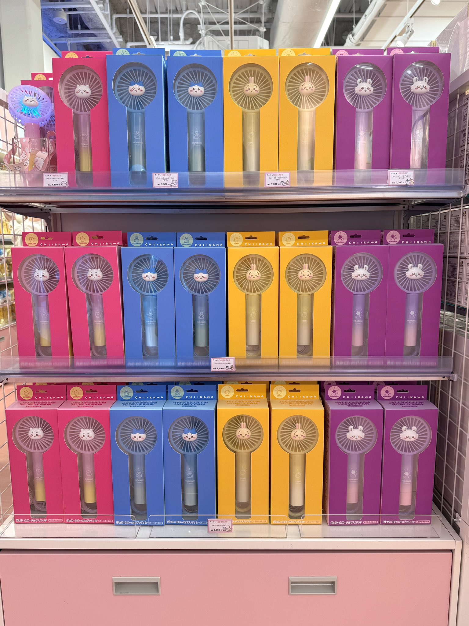 ちいかわ ジェリーカラーハンディファン（モモンガ）LEDライト付き 透明感カラーが大人かわいい！ちいかわの「ジェリーカラー