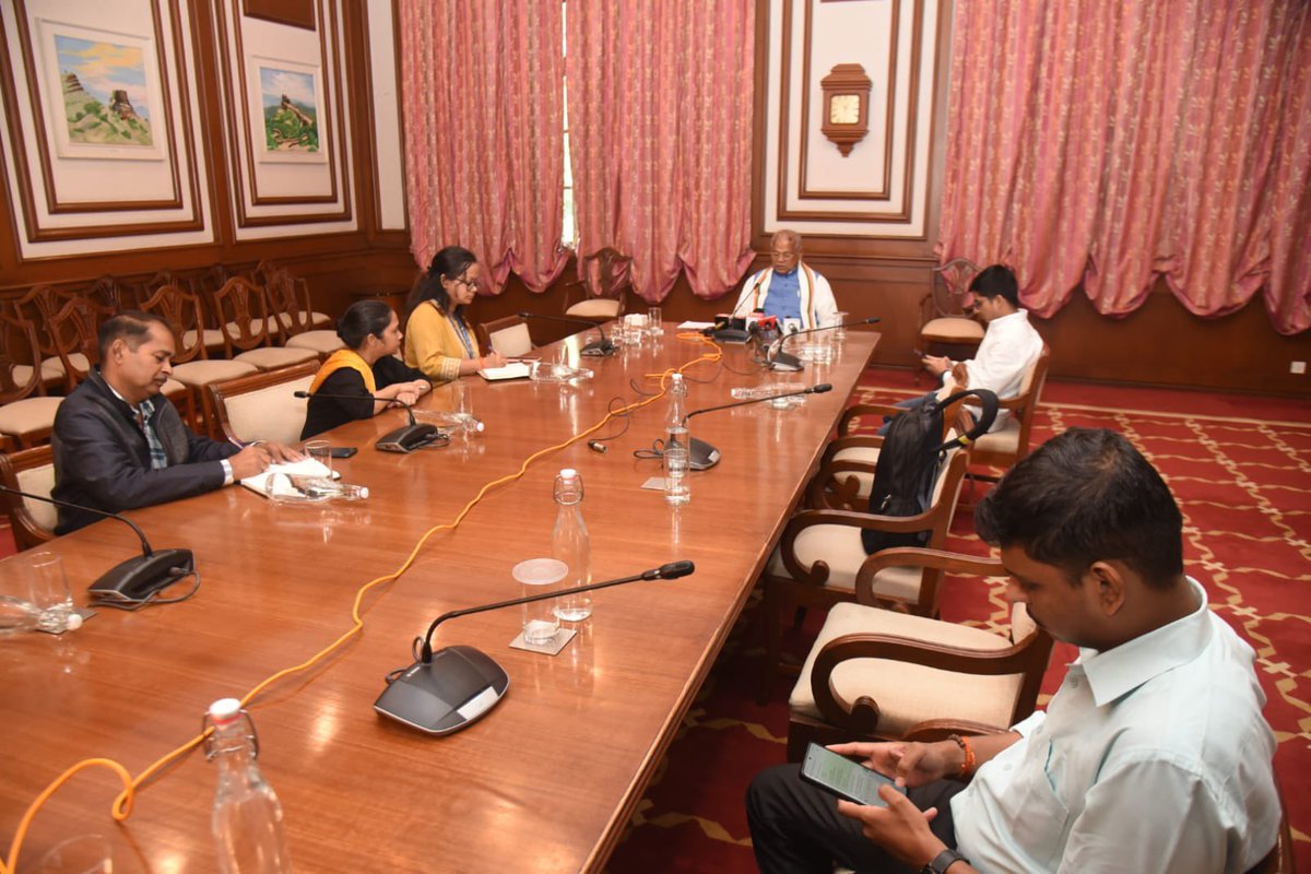 Jitan Ram Manjhi (@jitanrmanjhi) on Twitter photo рдЖрдЬ рд╕рд╣рдпрд╛рджреНрд░рд┐ рдЧреЗрд╕реНрдЯ рд╣рд╛рдЙрд╕ рдорд╛рд▓рд╛рдмрд╛рд░ рд╣рд┐рд▓, рдореБрдВрдмрдИ рдореЗрдВ рдорд╛рдирдиреАрдп рдкреНрд░рдзрд╛рдирдордВрддреНрд░реА рд╢реНрд░реА <a href="/narendramodi/">Narendra Modi</a> рдЬреА рдХреЗ рдиреЗрддреГрддреНрд╡ рдореЗрдВ рдПрдирдбреАрдП рд╕рд░рдХрд╛рд░ рджреНрд╡рд╛рд░рд╛ рджреЗрд╢ рдХреЗ рд╕рд░реНрд╡рд╛рдВрдЧреАрдг рд╡рд┐рдХрд╛рд╕ рд╣реЗрддреБ рдХрд┐рдП рдЧрдП рд╡рд┐рдХрд╛рд╕ рдХрд╛рд░реНрдпреЛрдВ рдХреЛ рд▓реЗрдХрд░ рдкреНрд░реЗрд╕ рд╡рд╛рд░реНрддрд╛ рдХрд┐рдпрд╛тАж
<a href="/PMOIndia/">PMO India</a> рдЖрдЬ рд╕рд╣рдпрд╛рджреНрд░рд┐ рдЧреЗрд╕реНрдЯ рд╣рд╛рдЙрд╕ рдорд╛рд▓рд╛рдмрд╛рд░ рд╣рд┐рд▓, рдореБрдВрдмрдИ рдореЗрдВ рдорд╛рдирдиреАрдп рдкреНрд░рдзрд╛рдирдордВрддреНрд░реА рд╢реНрд░реА <a href="/narendramodi/">Narendra Modi</a> рдЬреА рдХреЗ рдиреЗрддреГрддреНрд╡ рдореЗрдВ рдПрдирдбреАрдП рд╕рд░рдХрд╛рд░ рджреНрд╡рд╛рд░рд╛ рджреЗрд╢ рдХреЗ рд╕рд░реНрд╡рд╛рдВрдЧреАрдг рд╡рд┐рдХрд╛рд╕ рд╣реЗрддреБ рдХрд┐рдП рдЧрдП рд╡рд┐рдХрд╛рд╕ рдХрд╛рд░реНрдпреЛрдВ рдХреЛ рд▓реЗрдХрд░ рдкреНрд░реЗрд╕ рд╡рд╛рд░реНрддрд╛ рдХрд┐рдпрд╛тАж
<a href="/PMOIndia/">PMO India</a>