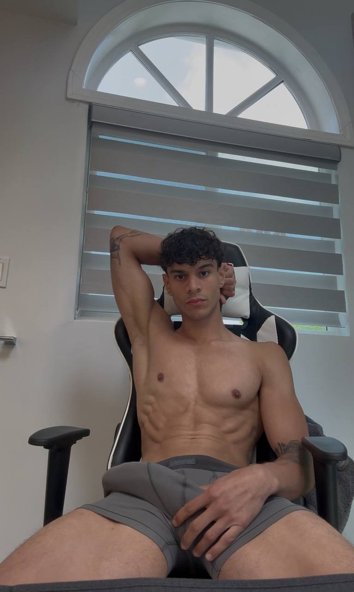 reply "pls" if i can send u a surprise 🍭