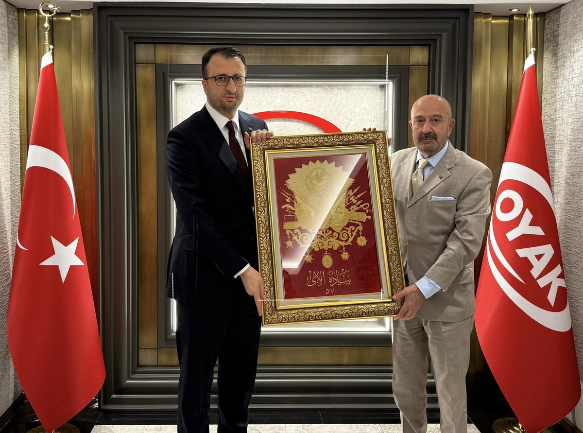 ASELSAN Genel Müdürü Ahmet Akyol:

“Şanlı Ordumuza önelik faaliyetlerde aynı ekosistemde çalıştığımız, güzide kurumumuz OYAK’ın Yönetim Kurulu Başkanlığına atanan Değerli Komutanımız Korgeneral (E.) Zekai Aksakallı’yı ziyaret ettik. 

Nazik ev sahipliği için kendisine teşekkür