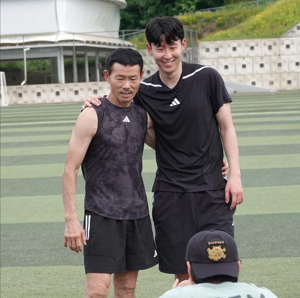 QU0KKA__7's tweet photo. 어머니랑 아버지랑 https://t.co/X5P7jWLfFF