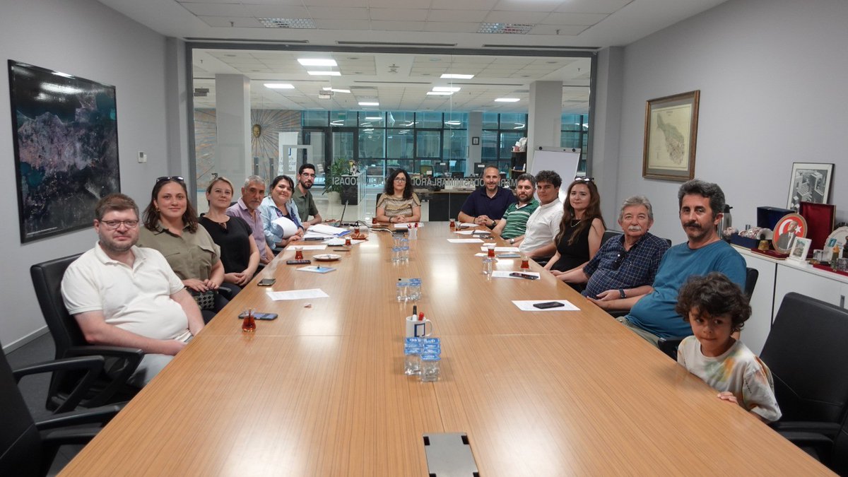 MOBursaSubesi's tweet photo. Şubemizin 01.07.2025 Tarih ve 20/61 No' lu Yönetim Kurulu Toplantısı;

*Genel Merkez ve Kurumlardan gelen bilgilendirmeler,
*Mali durum,
*Üye ve vatandaşlardan gelen dilekçeler,
*Şube hukuk dosyaları,
*Bursa Uludağ Üniversitesi ve Bursa Teknik Üniversitesi Mimarlık Fakülteleri Mezuniyet Törenleri,
*Bilirkişilik talepleri,
*Merkez Danışma Kurulu Toplantısı,
*Farklı kuruluşlardan gelen Genel Kurul davetleri,
*1/100000' lik Çevre Düzeni Planı Çalıştayı,
*Sosyal Etkinlikler Komitesi çalışmaları,
*Bilişim Komitesi çalışmaları,
*Soruşturma ve Uzlaştırma Kurulu konuları,
*Protokol ziyaretleri,

Gündemiyle yapıldı.

#mimarlarodasıbursaşubesi #toplantı #yönetim #kurul @MimarlarOdasi_T  @TMMOB1954