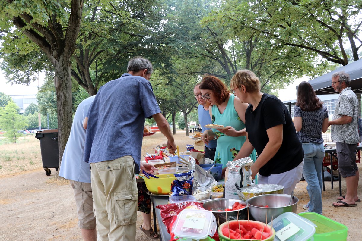 cnrs_ibmp's tweet image. 🎉🔥 Yesterday, the IBMP team gathered for our annual BBQ! A perfect mix of sunshine, good food, and great colleagues. Thanks to everyone who joined and helped make it such a fun and delicious event! 🌞🍽️ #BBQ #LabLife