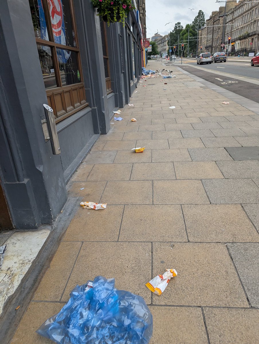 WinnySean's tweet photo. @Edinburgh_CC @pepespiri  Leith Walk from the garbage, fairly disgusting - mind cleaning this, please? https://t.co/FZjtsbJpwl