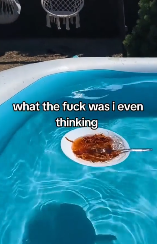 komet_'s tweet image. Papyrus when he gets posted in waterfall: