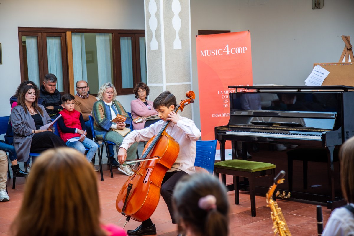 WazoMagazine's tweet photo. 🎶👏 Gran éxito del concierto comunitario en Valdefuentes. El alumnado de la Escuela de Música de Valdefuentes y del Conservatorio de Cáceres nos regaló una noche llena de talento en #Music4CoopFest. ¡Gracias! #ODS #CulturaRural https://t.co/mlG4SpiH9b