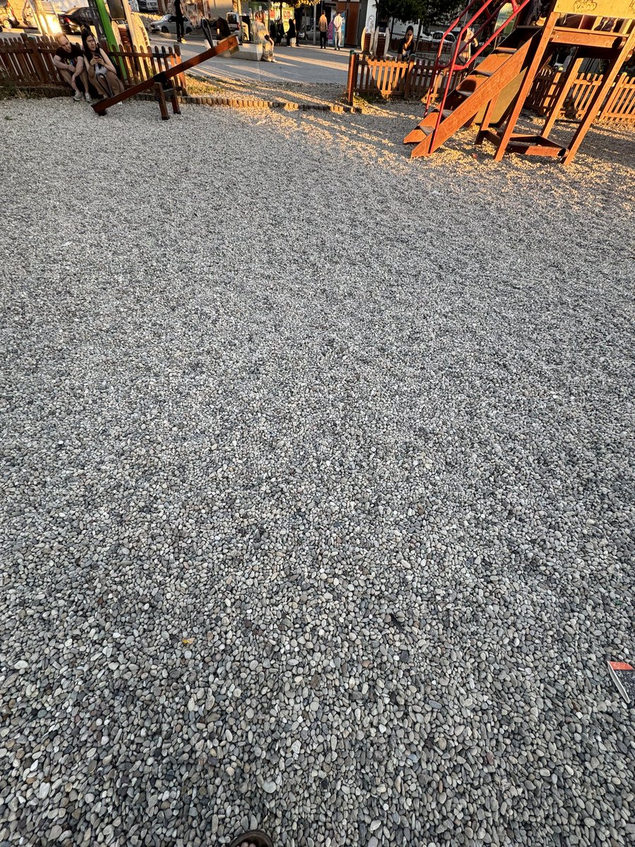 Krokancan's tweet photo. Allah aşkına bu şahane parkı kim yaptı?

Çocuk kayarken düştü yüzünü çarptı, diğeri sallanrken ayağı yere değdi her yere taş fırlattı az kalsın bebeğimin yüzüne geliyordu!

Yumuşak zemin yapılması daha uygun olmaz mıydı?
@IBBcozummerkezi @istanbulbld in
@bpasabelediyesi @hmutlu34 https://t.co/g3U3ETnpwW