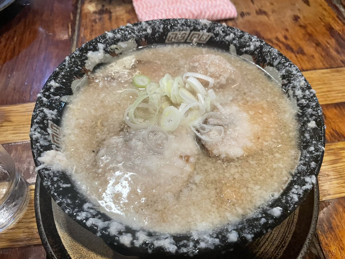 MQube_226's tweet photo. 背脂チャチャチャ🐖
背脂チャチャチャ🐷
チャチャチャ背脂チャッチャッチャッ🍜

 #平太周
 #商人ラーメン部 https://t.co/fjBeYUp0ti
