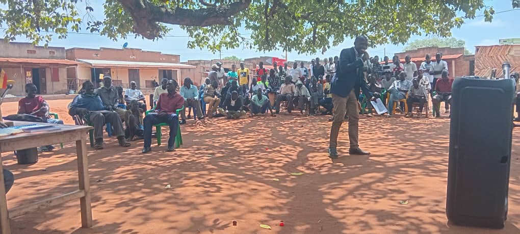 RadioPacisnews's tweet photo. Day one of the national resistance movement party campaigns for the position of district chairman race in Madi okollo district recorded success.

The four candidates are moving together and the process is peaceful. 

📸 Nsubuga Emmanuel 

#RadioPacisNews #LetGoGreen #RadioPacis https://t.co/KTNrYjJJW8