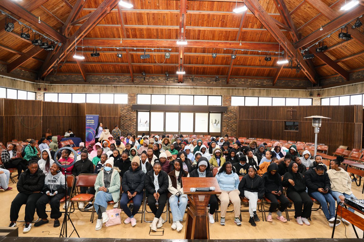 unwomenSA's tweet image. Today we officially kick off the #AfricanGirlsCanCode @AGCCIAfrica_1 Initiative in South Africa, in partnership with @DBE_SA! 👩🏽‍💻🤖 
On 4–14 July, 100 girls from public high schools from all nine South African provinces dive into coding &amp;amp; robotics at our tech camp in Johannesburg.