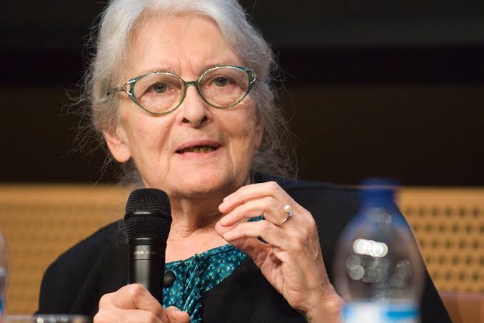 Filozof İoanna Kuçuradi:
“Düşünceye düşünceyle karşı çıkılır, cezayla değil.”